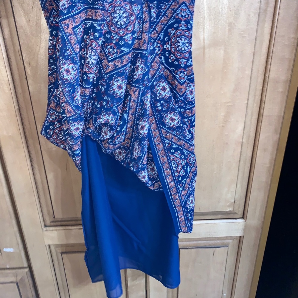🆕💙 Blue & Orange Patterned Tank Top - Picture 7 of 9